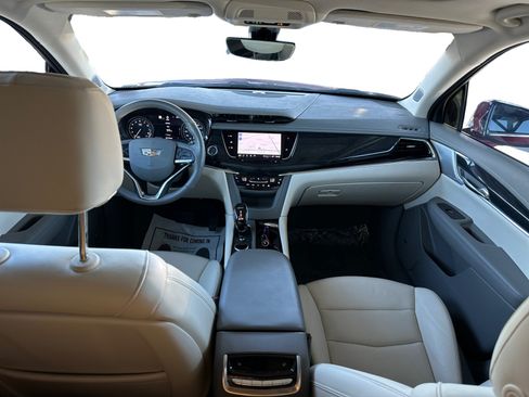Used 2025 Cadillac XT6 Premium Luxury w/ Technology Package FWD image 10