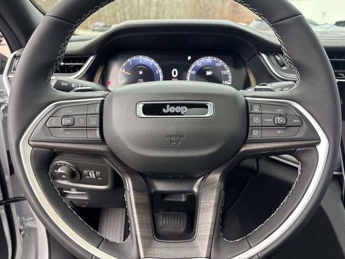 New 2025 Jeep Grand Cherokee Limited w/ Black Appearance Package image 16