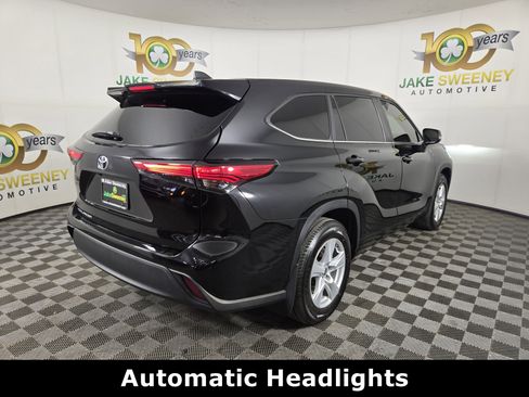 Used 2023 Toyota Highlander L FWD image 8