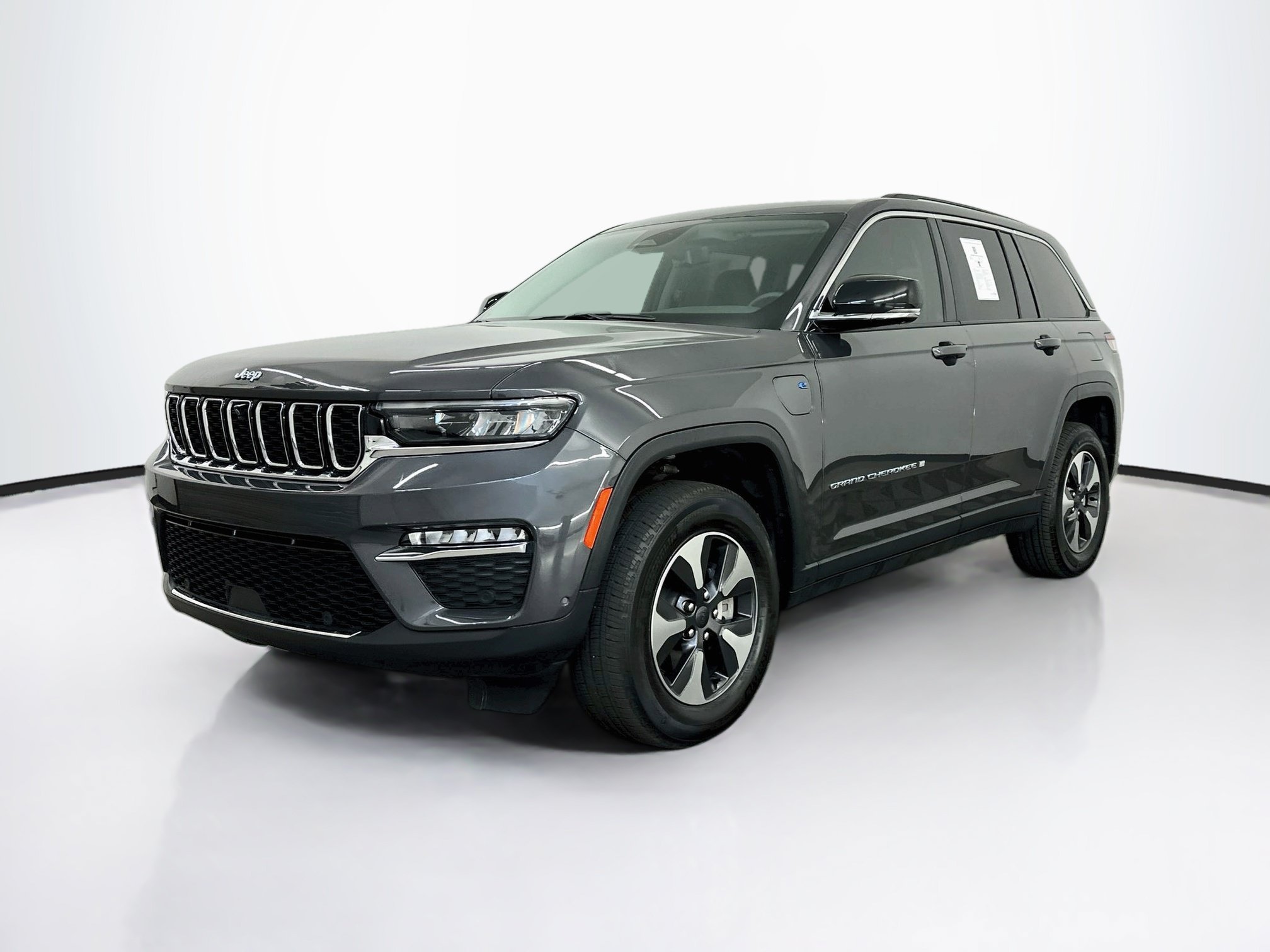 Used 2023 Jeep Grand Cherokee 4WD 4xe w/ Luxury Tech Group II image 3