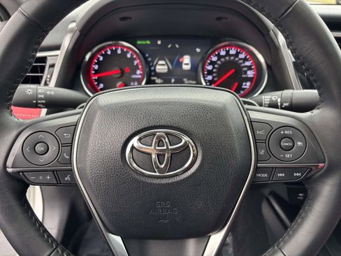 Used 2018 Toyota Camry XSE image 18