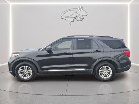 Used 2023 Ford Explorer XLT w/ Equipment Group 202A AWD/4WD image 2