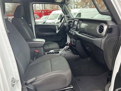 Used 2018 Jeep Wrangler Unlimited Sahara image 15