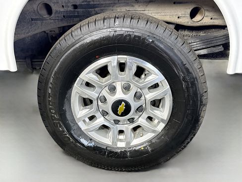 Used 2024 Chevrolet Silverado 2500 LT w/ Convenience Package image 36