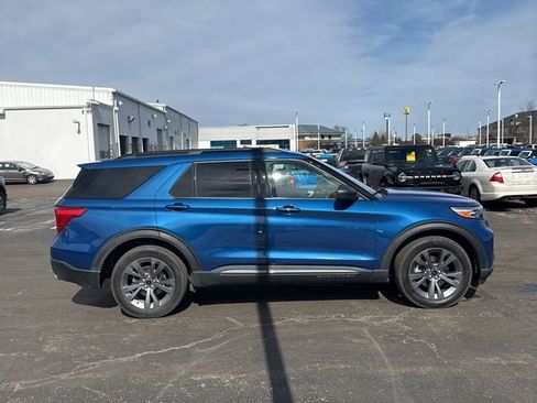 Used 2021 Ford Explorer XLT w/ Equipment Group 202A image 5