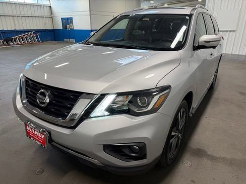 Used 2020 Nissan Pathfinder Platinum image 7