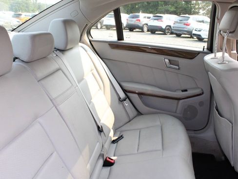 Used 2011 Mercedes-Benz E 350 4MATIC Sedan image 19