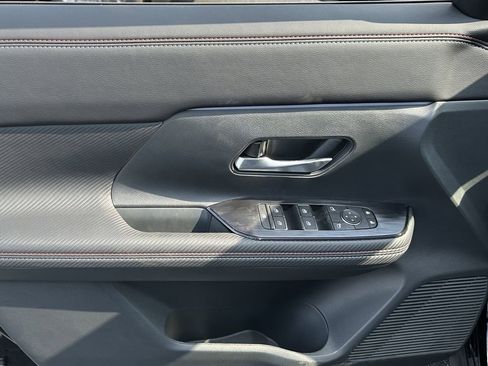 New 2026 Nissan Kicks SR w/ Cold Weather Package image 12