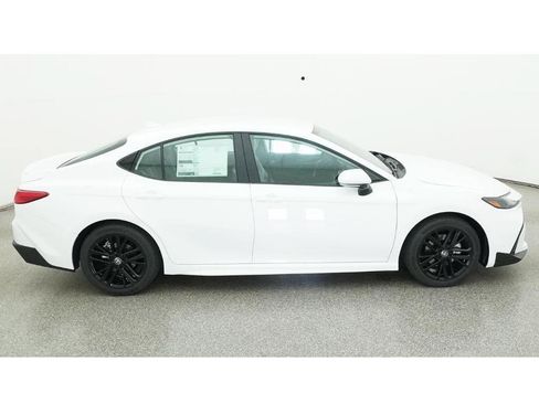 Used 2026 Toyota Camry SE FWD image 11