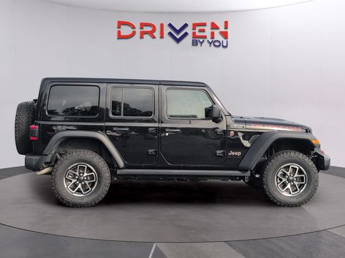 Used 2025 Jeep Wrangler Unlimited Rubicon AWD/4WD image 6