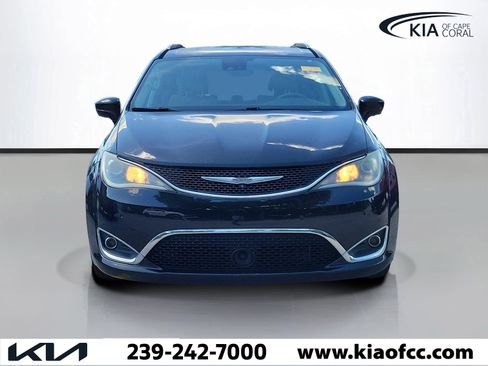 Used 2017 Chrysler Pacifica Touring-L Plus w/ Advanced Safetytec Group FWD image 2