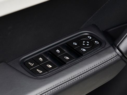Used 2024 Porsche Cayenne Coupe AWD/4WD image 21