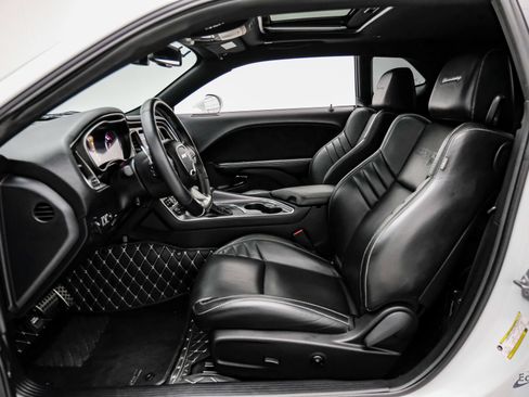 Used 2018 Dodge Challenger SRT Hellcat RWD image 48