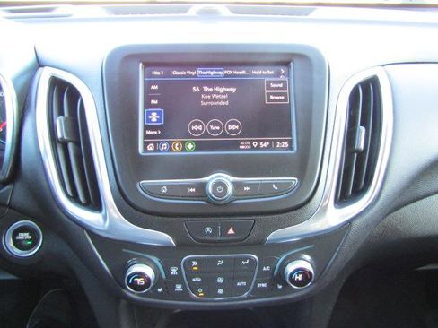 Used 2022 Chevrolet Equinox LT w/ Driver Convenience Package image 10