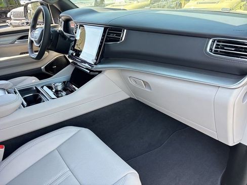 New 2026 Jeep Grand Wagoneer Limited AWD/4WD image 36