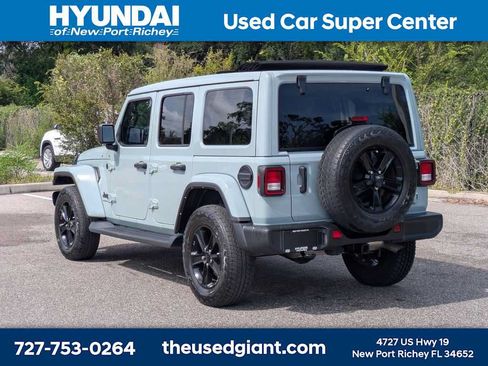 Used 2023 Jeep Wrangler Unlimited Sahara AWD/4WD image 3
