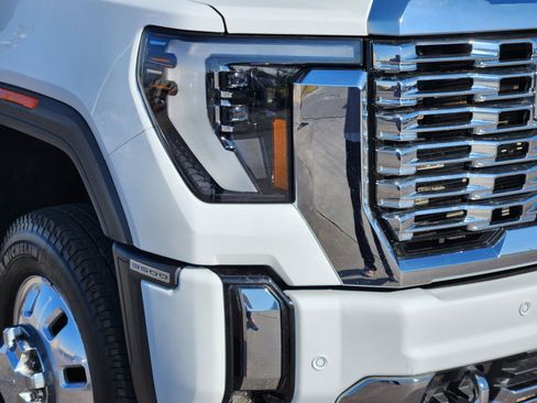 Used 2024 GMC Sierra 3500 Denali w/ Denali Reserve Package image 10