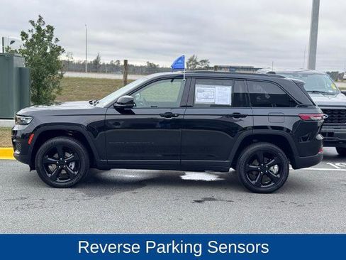 Used 2024 Jeep Grand Cherokee Altitude image 3