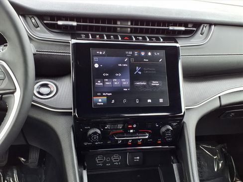 Used 2024 Jeep Grand Cherokee Altitude image 15