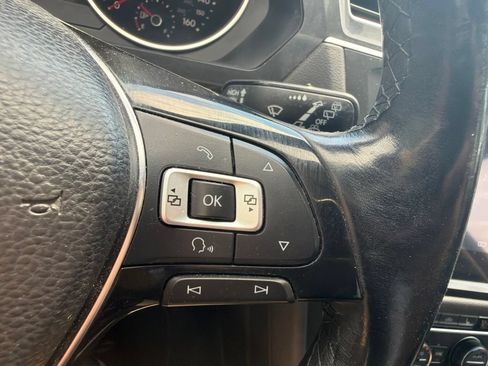 Used 2018 Volkswagen Tiguan SEL AWD/4WD image 35
