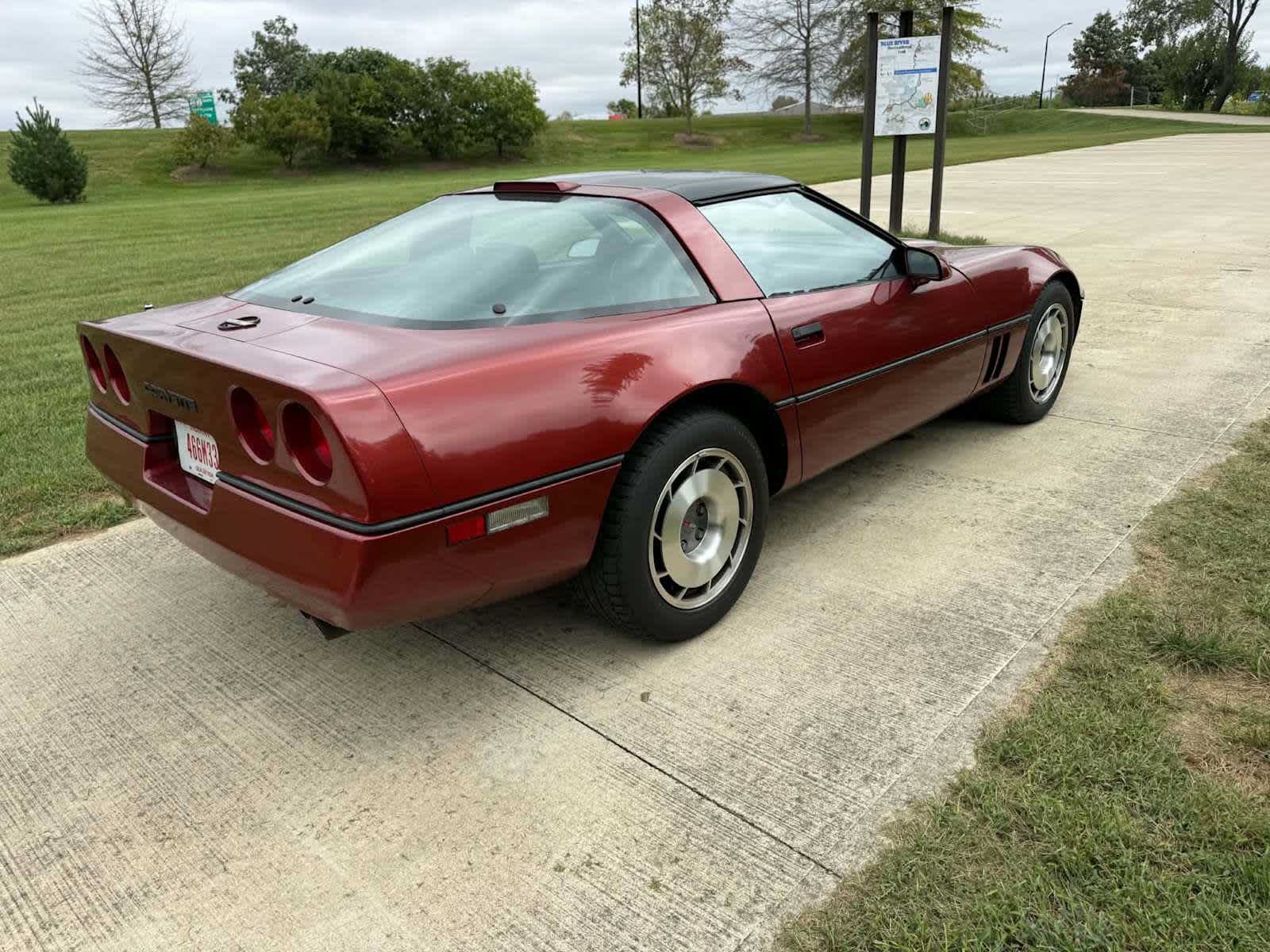 Used 1987 Chevrolet Corvette Coupe RWD image 5