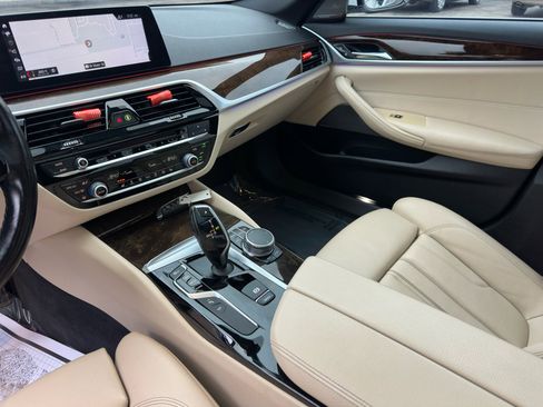 Used 2017 BMW 530i xDrive image 25