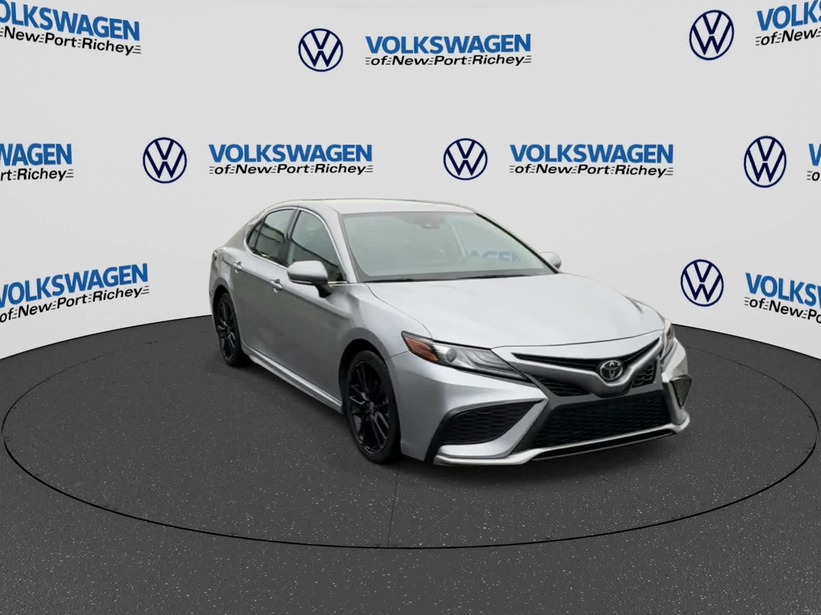 Used 2024 Toyota Camry XSE FWD image 2