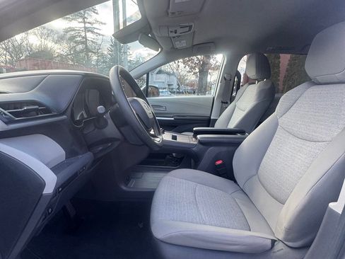 Used 2024 Toyota Sienna LE image 21
