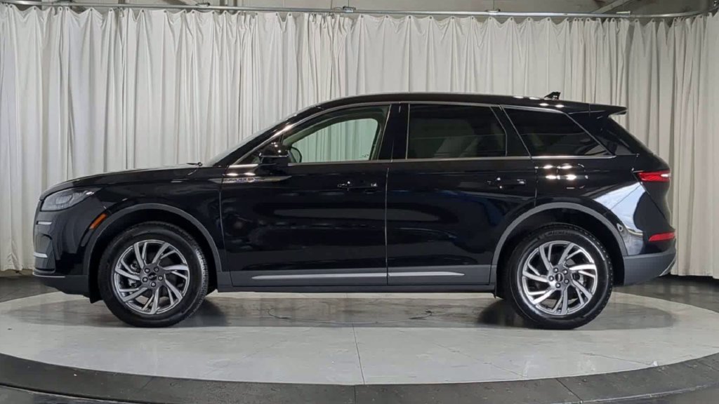 Used 2023 Lincoln Corsair AWD w/ Equipment Group 101A image 6