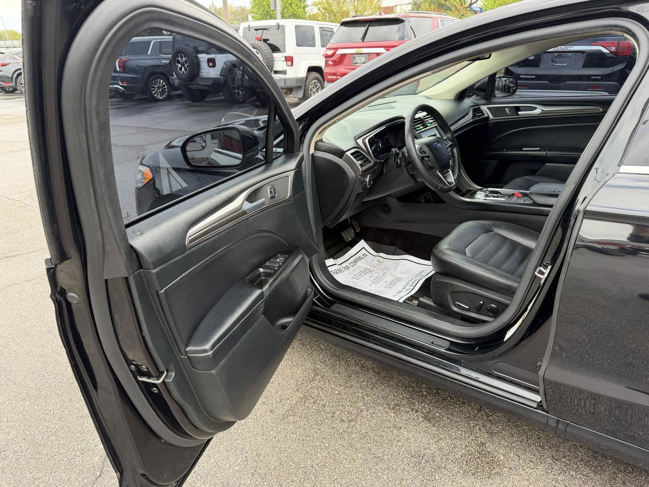 Used 2017 Ford Fusion SE w/ Fusion SE Technology Package FWD image 13