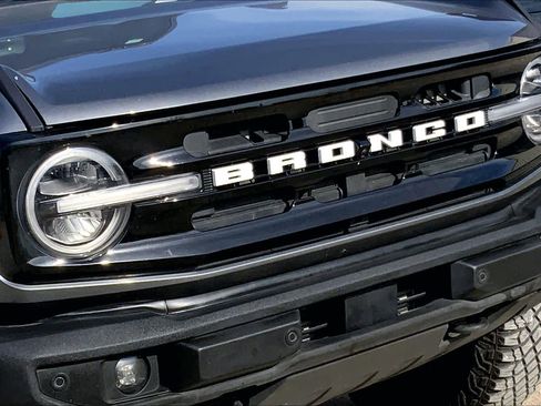 Certified 2022 Ford Bronco Outer Banks w/ Sasquatch Package image 26