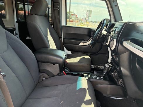 Used 2015 Jeep Wrangler Unlimited Sport w/ Quick Order Package 24S AWD/4WD image 27