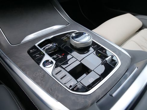 New 2026 BMW X7 xDrive40i w/ Executive Package image 27