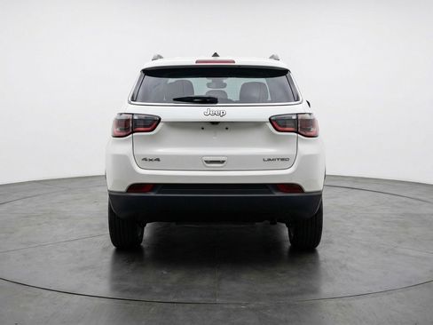 Used 2025 Jeep Compass Latitude AWD/4WD image 7