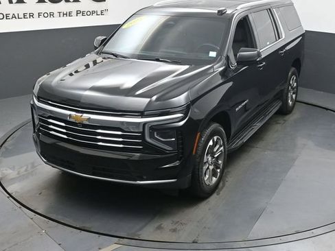 Used 2025 Chevrolet Suburban LT w/ Comfort Package AWD/4WD image 46