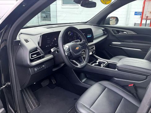 Used 2025 Chevrolet Traverse LT AWD/4WD image 8