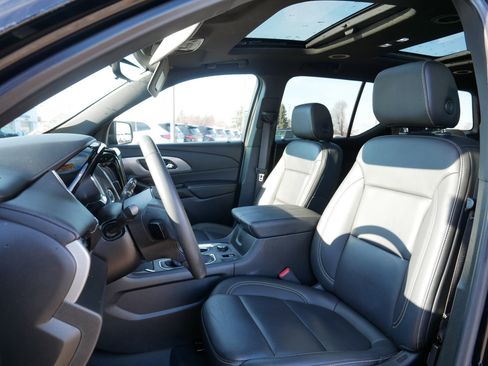 Used 2023 Chevrolet Traverse LT w/ LT Premium Package image 34