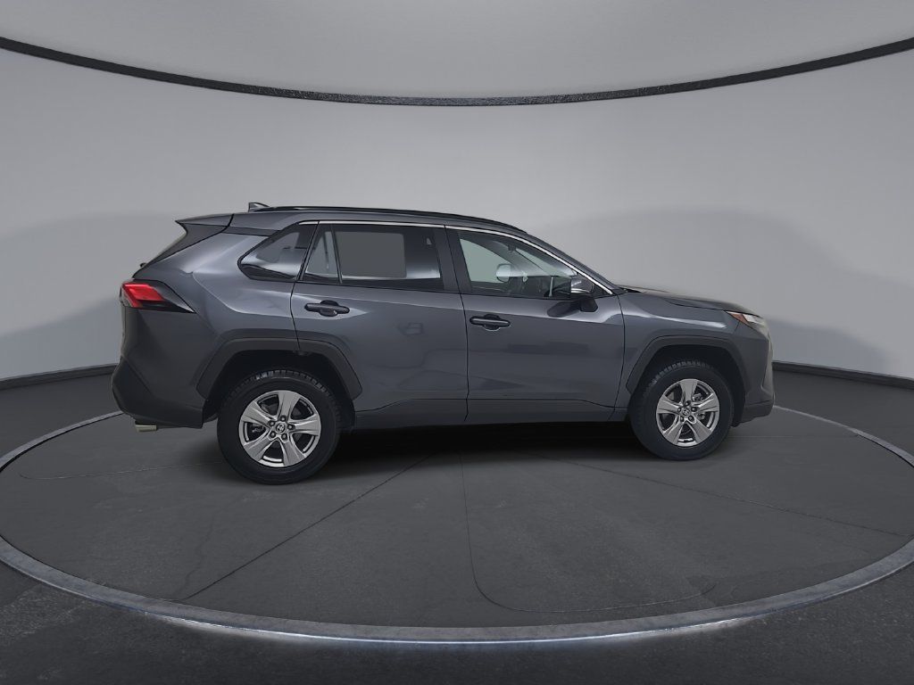Used 2025 Toyota RAV4 XLE FWD image 18