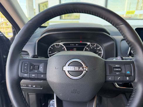 Used 2025 Nissan Rogue SV FWD image 30