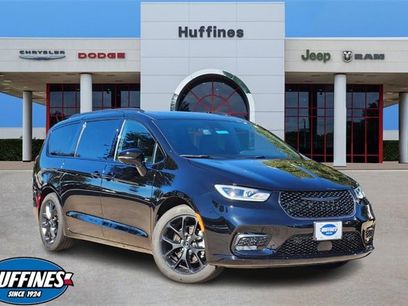 New 2025 Chrysler Pacifica Limited