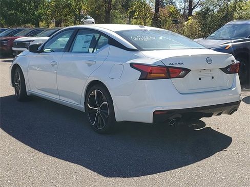 New 2025 Nissan Altima 2.5 SR image 3