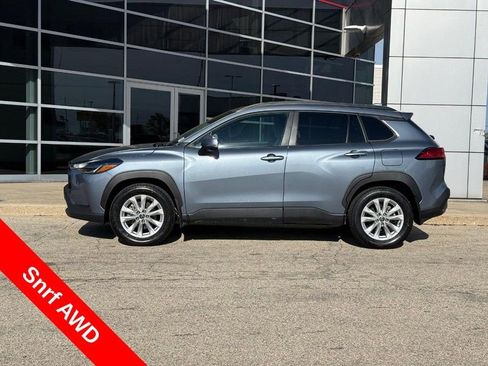 Used 2024 Toyota Corolla Cross LE w/ Moonroof Package AWD/4WD image 6