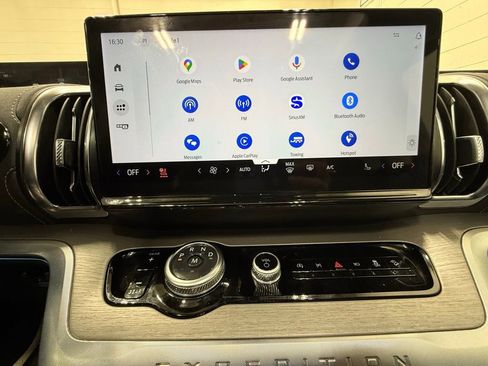 Used 2025 Ford Expedition Platinum image 45