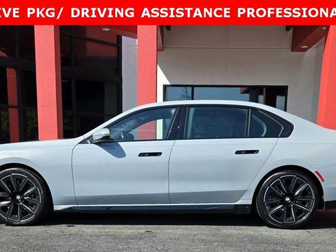 Used 2024 BMW 760i xDrive w/ Executive Package image 2