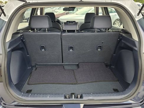 Used 2023 Hyundai Venue Limited w/ Cargo Package FWD image 13