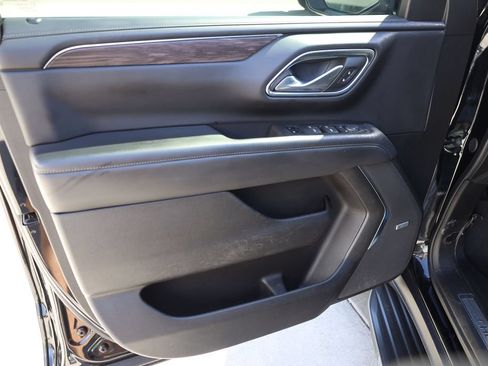 Used 2024 Chevrolet Suburban LT w/ Luxury Package AWD/4WD image 10