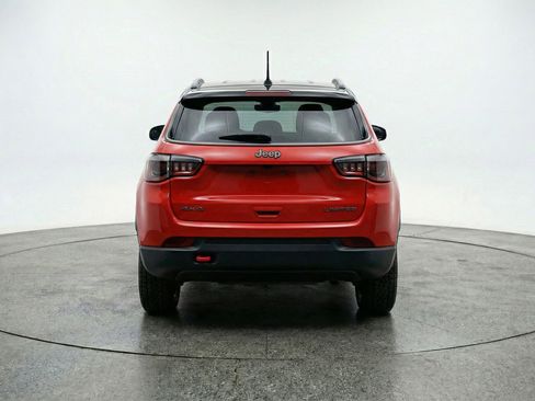 Used 2025 Jeep Compass Trailhawk AWD/4WD image 7