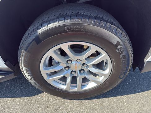 Used 2024 Chevrolet Suburban LT image 35