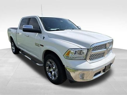 Used 2017 RAM 1500 Laramie w/ Convenience Group AWD/4WD image 3
