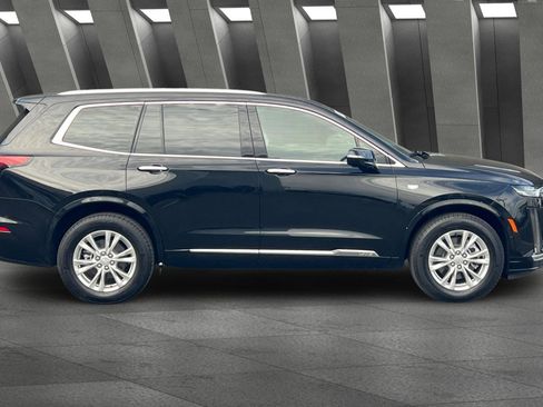 Certified 2025 Cadillac XT6 Luxury image 3